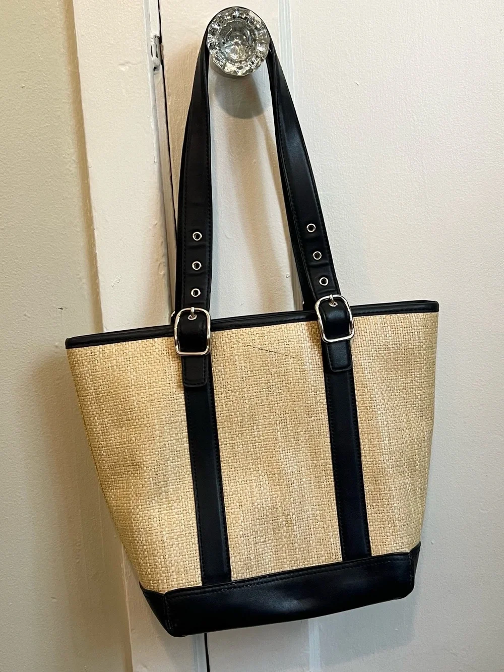 2000’s St. John's Bay Basketweave tote bag with navy straps vintage coastal